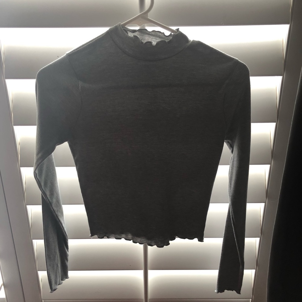 Ripped grey crop top